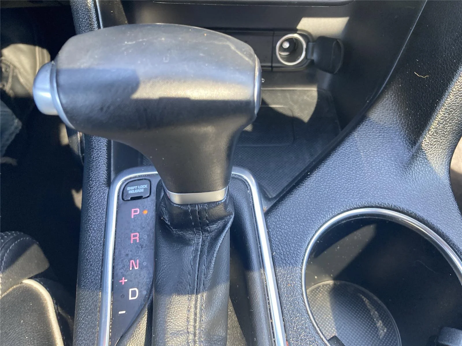 Used 2022 Sparkling Silver Kia SX Turbo image 17