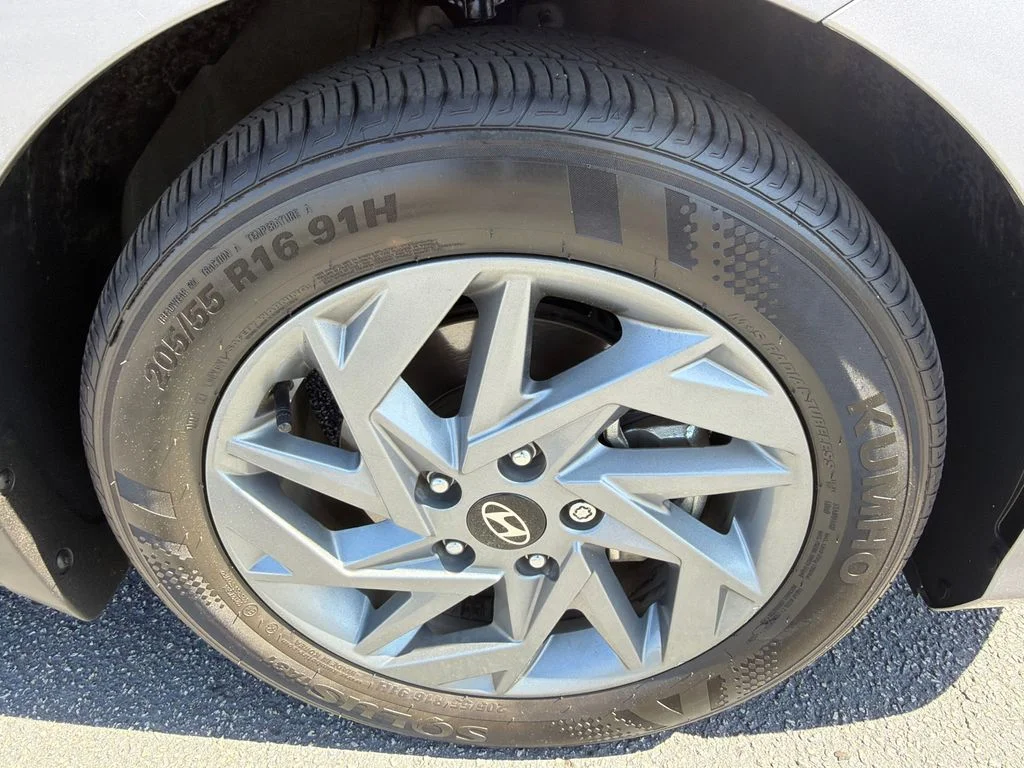Used 2025 Silver Hyundai Blue image 12