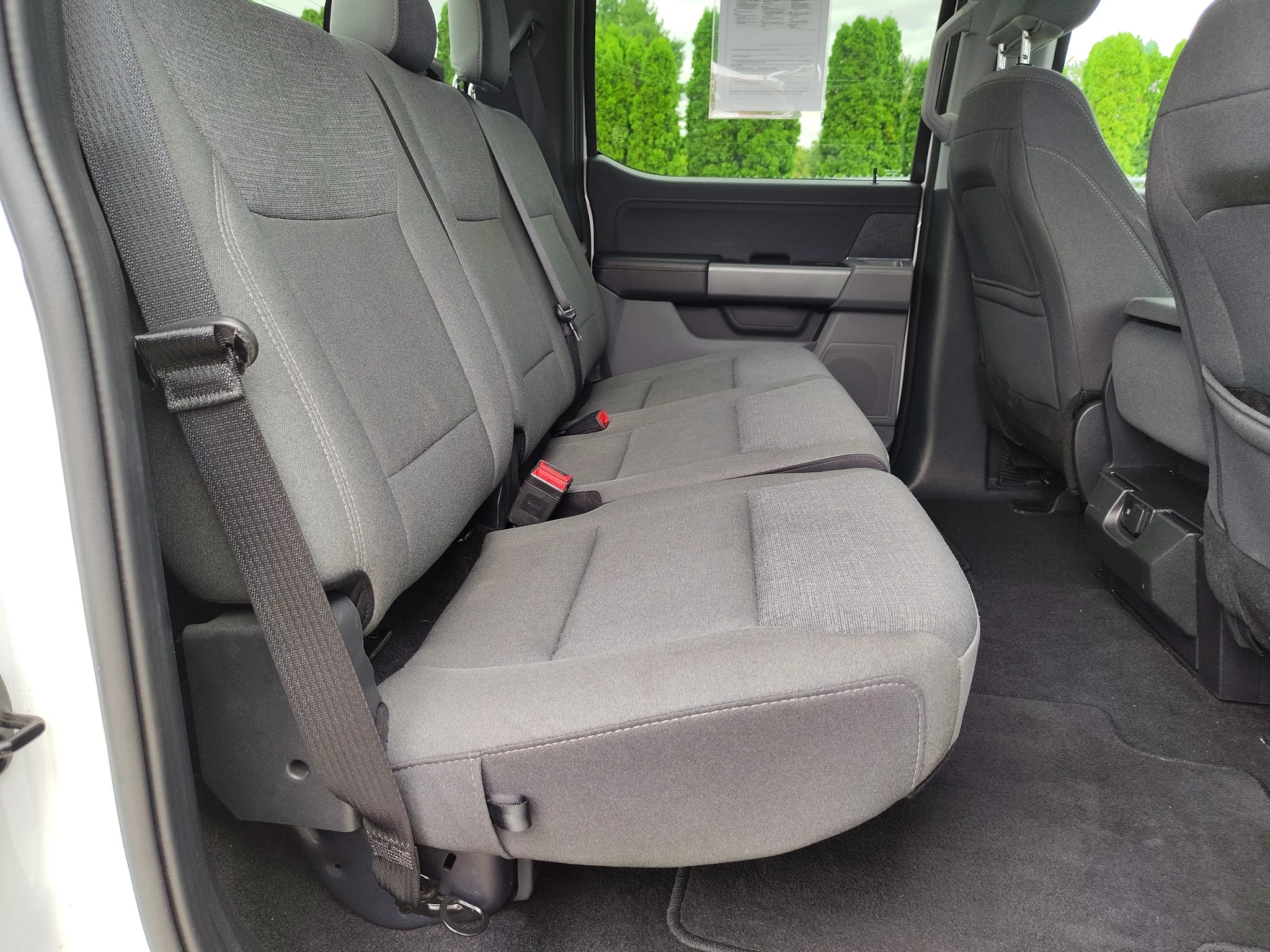 Used 2025 Oxford White Ford XLT image 13