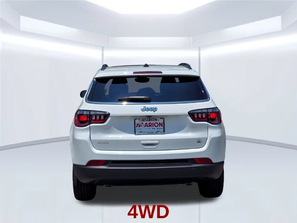 New 2026 White Jeep Latitude image 19