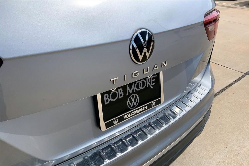 Used 2022 Pyrite Silver Metallic Volkswagen 2.0T SE image 8