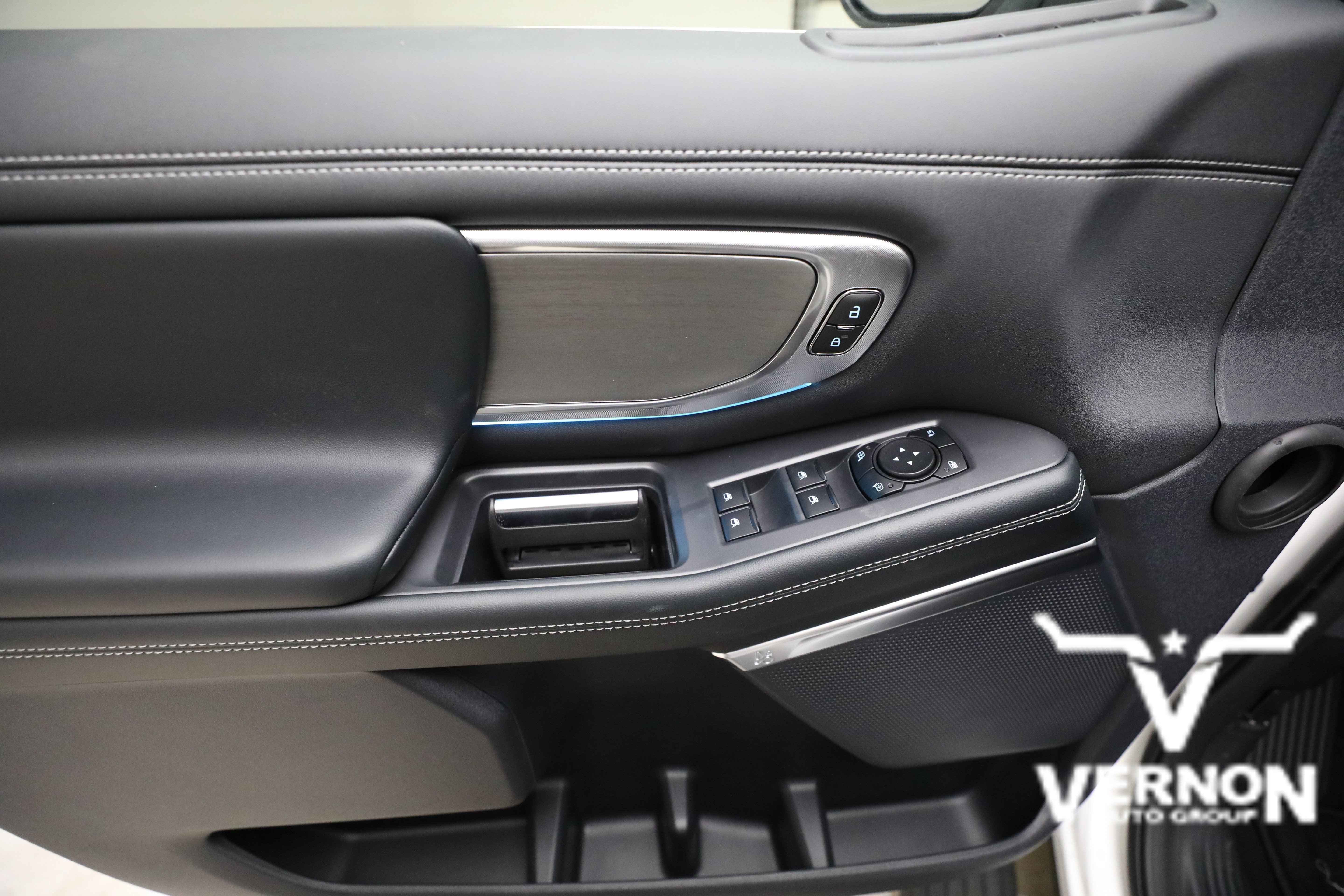 New 2027 Star White Metallic Tri-Coat Ford  image 19