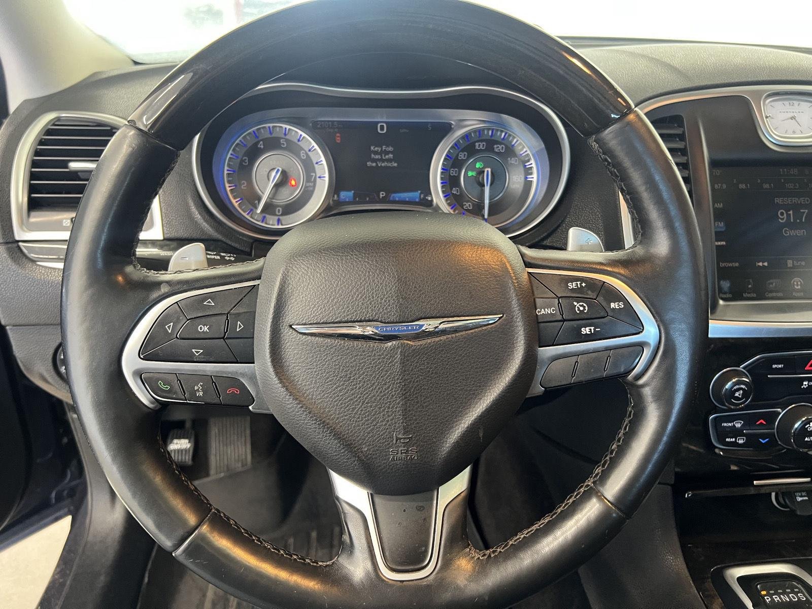 2016 Chrysler 300 C - Photo 25