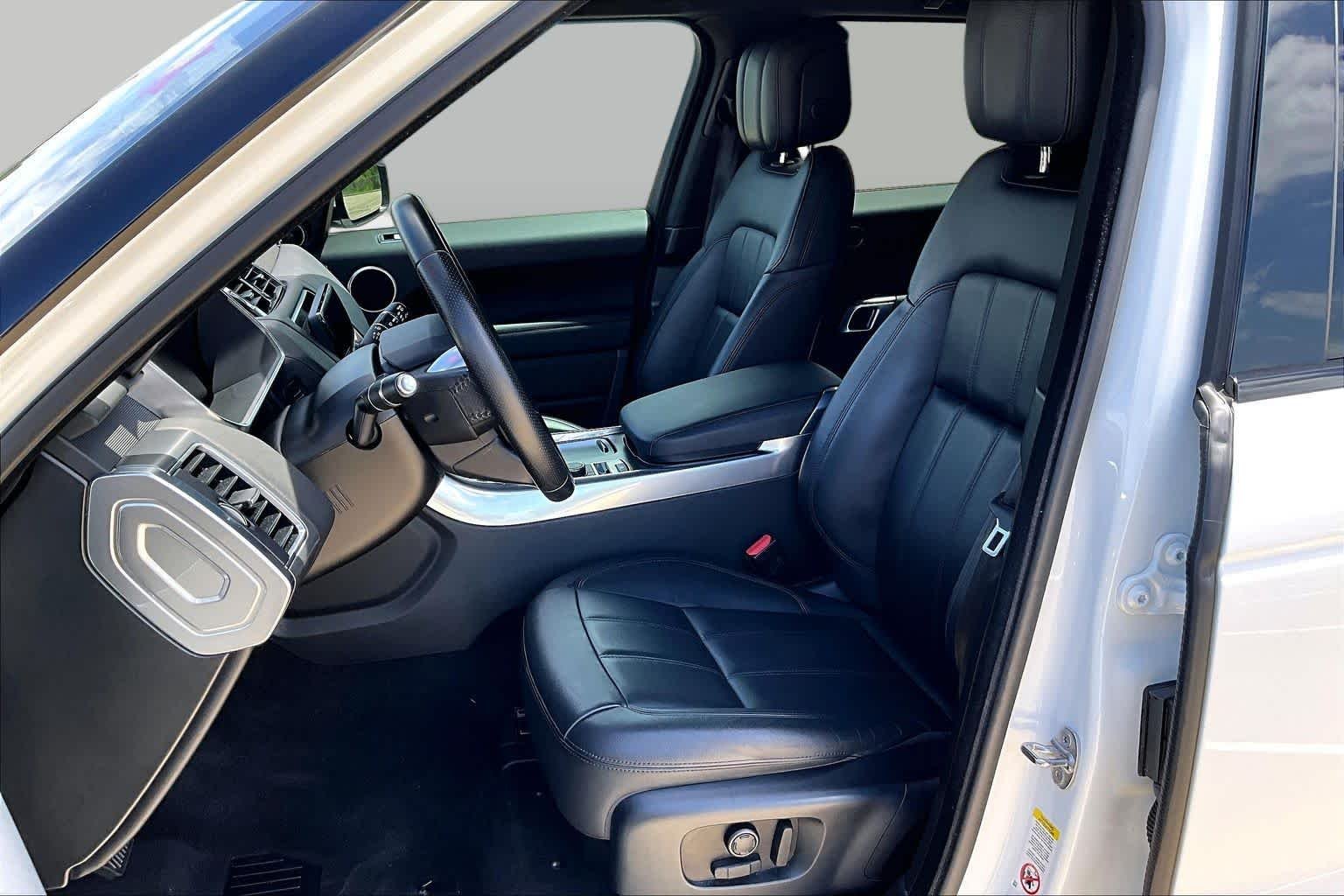 Used 2020 Yulong White Metallic Land Rover SE image 8
