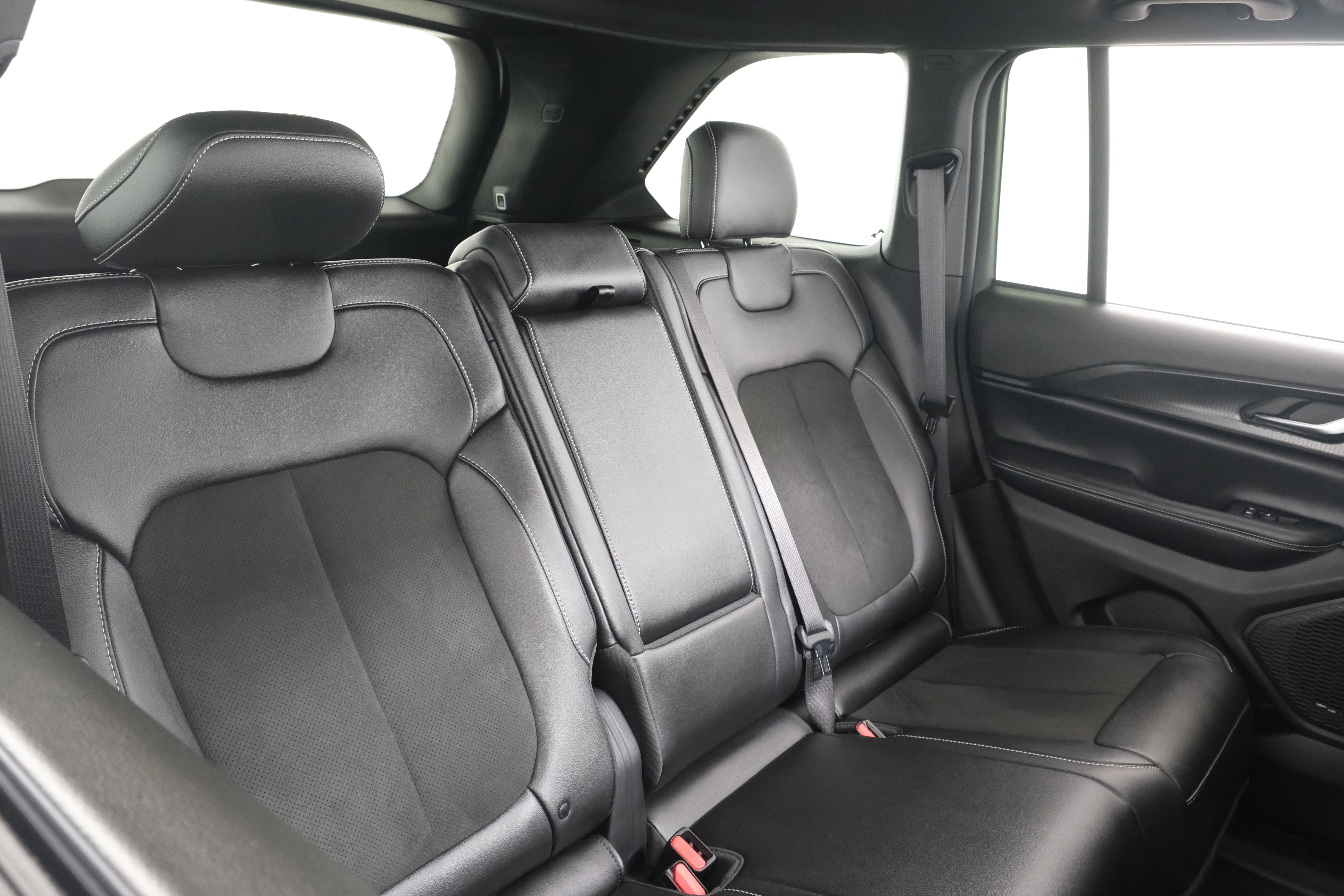 Used 2023 Bright White Clearcoat Jeep Altitude X image 40