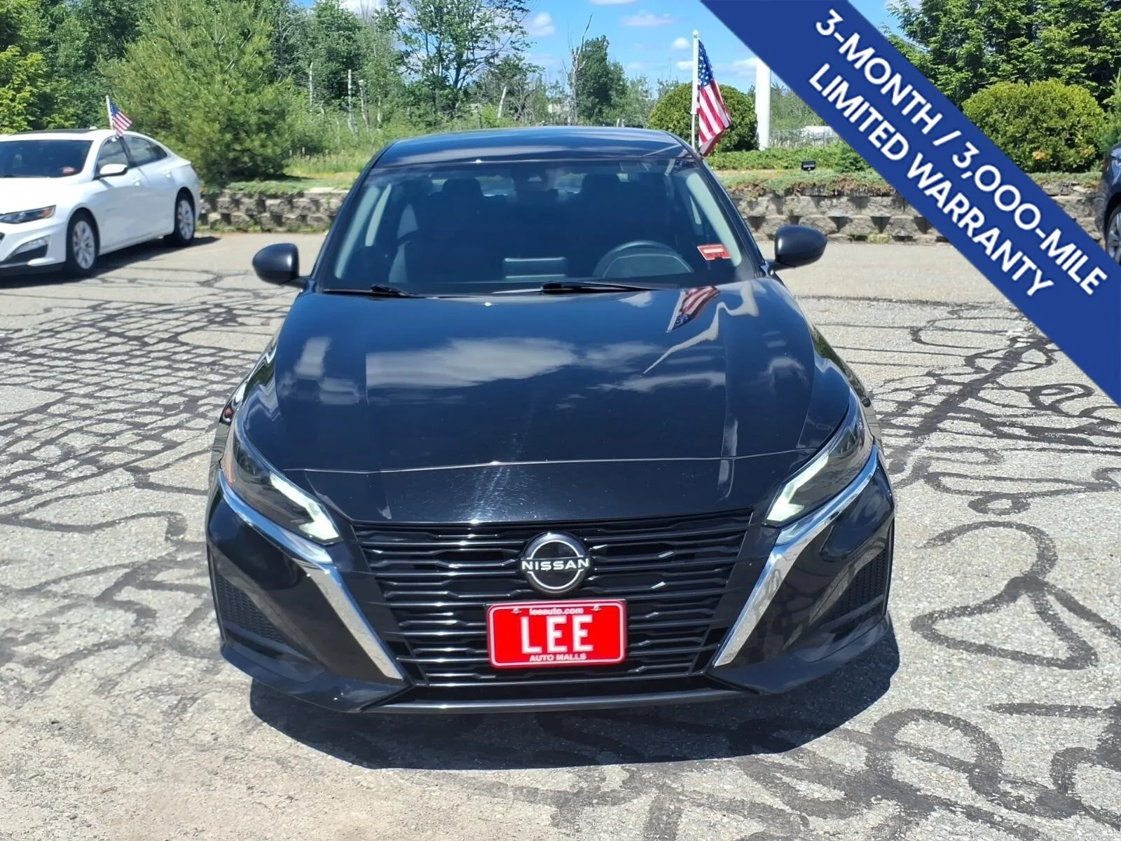 Used 2024 Super Black Nissan 2.5 SV image 2
