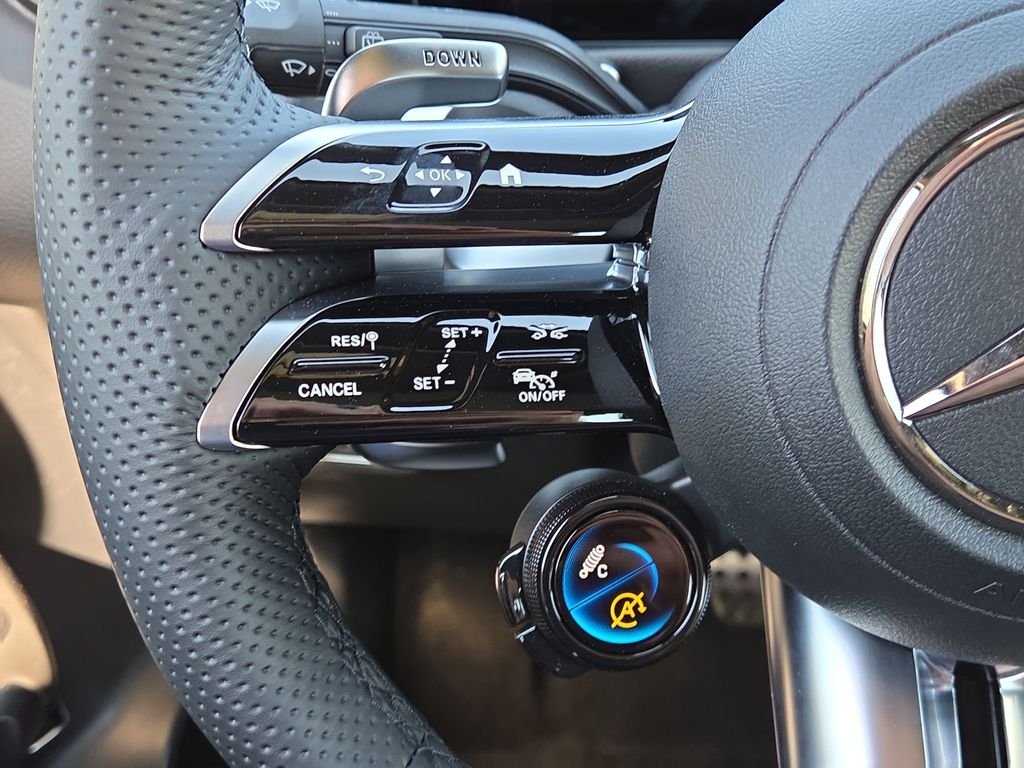 New 2026 Polar White Mercedes-Benz GLB 35 AMG® image 22