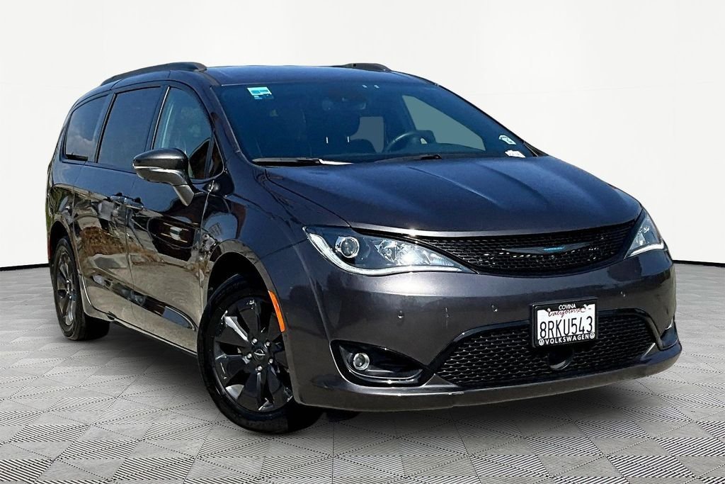 2020 Chrysler Pacifica Hybrid Limited's photo