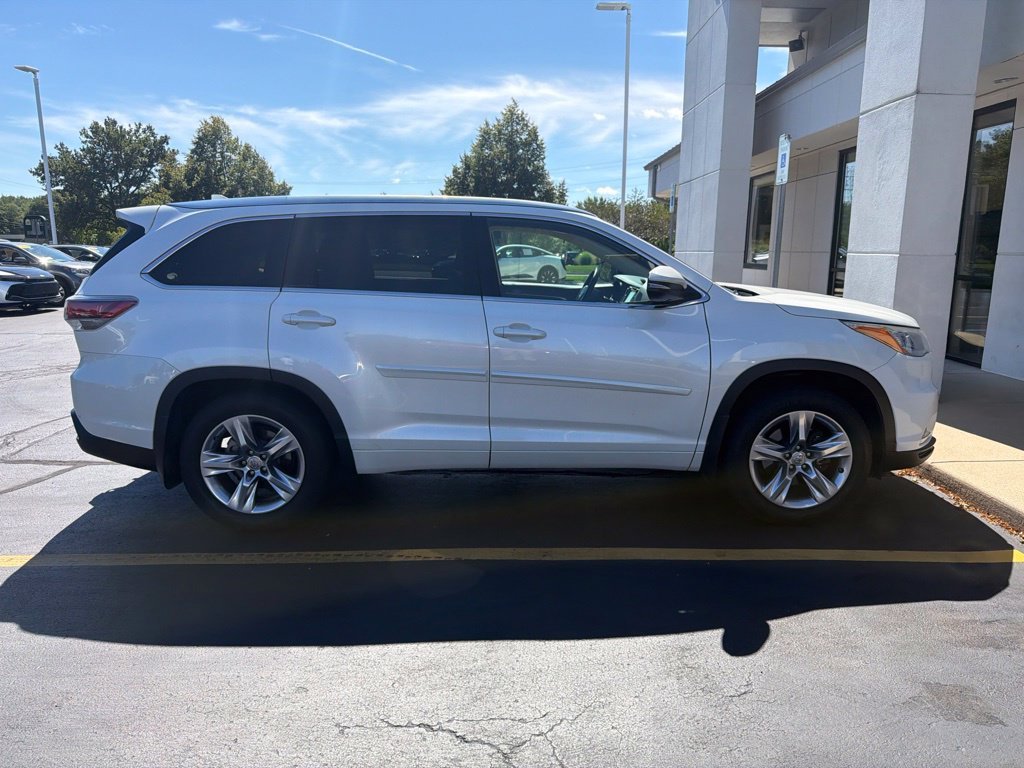Used 2015 White Toyota Limited Platinum V6 image 9