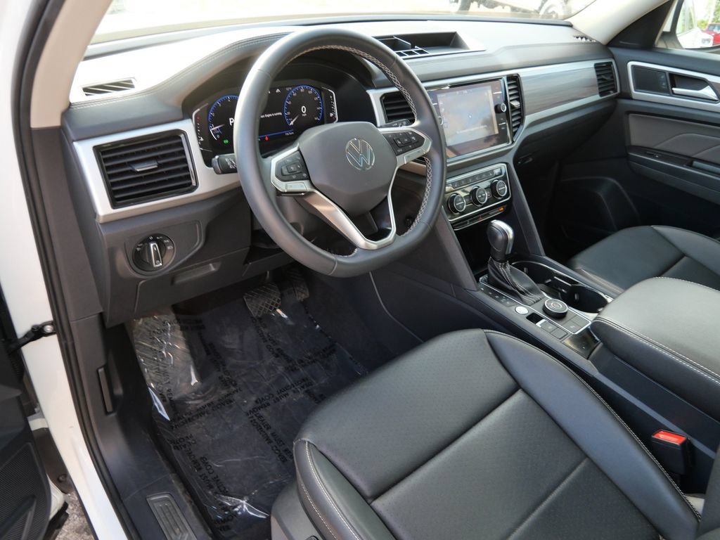 Certified Used 2021 White Volkswagen SEL image 3