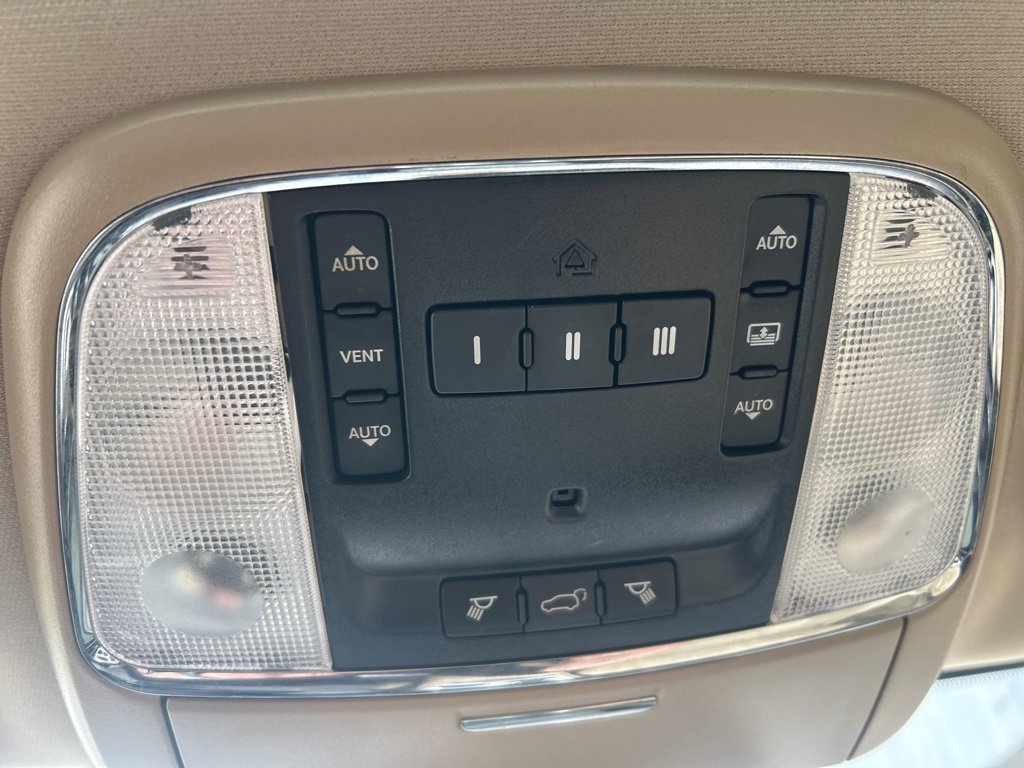 Used 2019 White Jeep Overland image 31