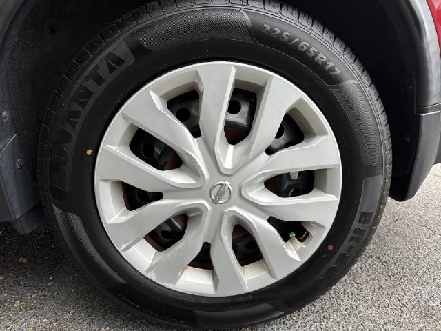Used 2017 Red Nissan S image 32