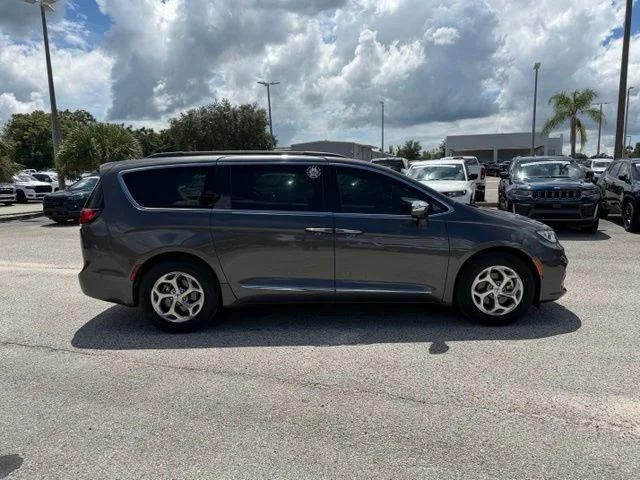 Used 2022 Gray Chrysler Limited image 5