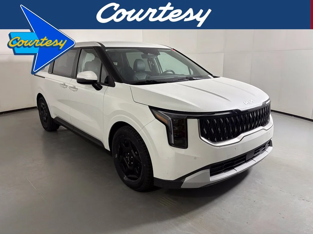 Used 2025 White Kia LXS image 1