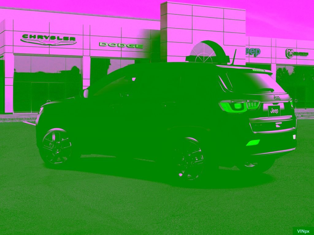 New 2026 Diamond Black Crystal Pearl-Coat Exterior Paint Jeep Limited image 4