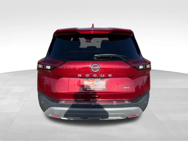 Used 2021 Red Nissan SV image 6