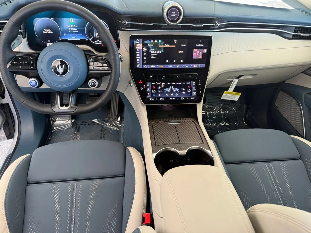 Certified Used 2025 Bianco Astro Maserati Folgore image 18