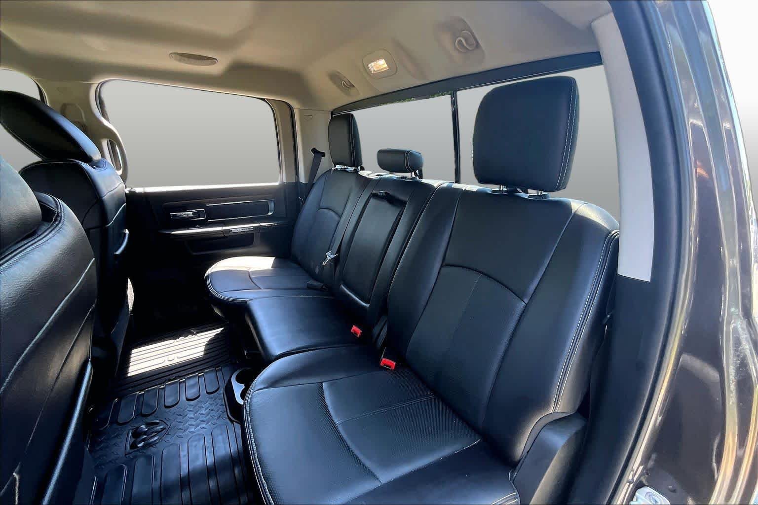 Used 2018 Granite Crystal Metallic Clearcoat Ram Laramie image 19