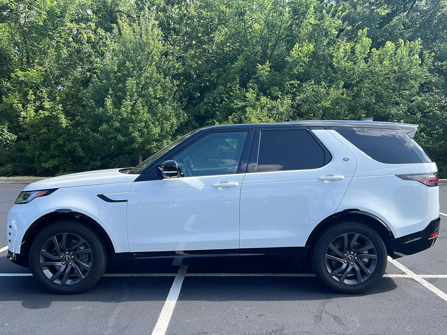 Certified Used 2022 Fuji White Land Rover S R-Dynamic image 2