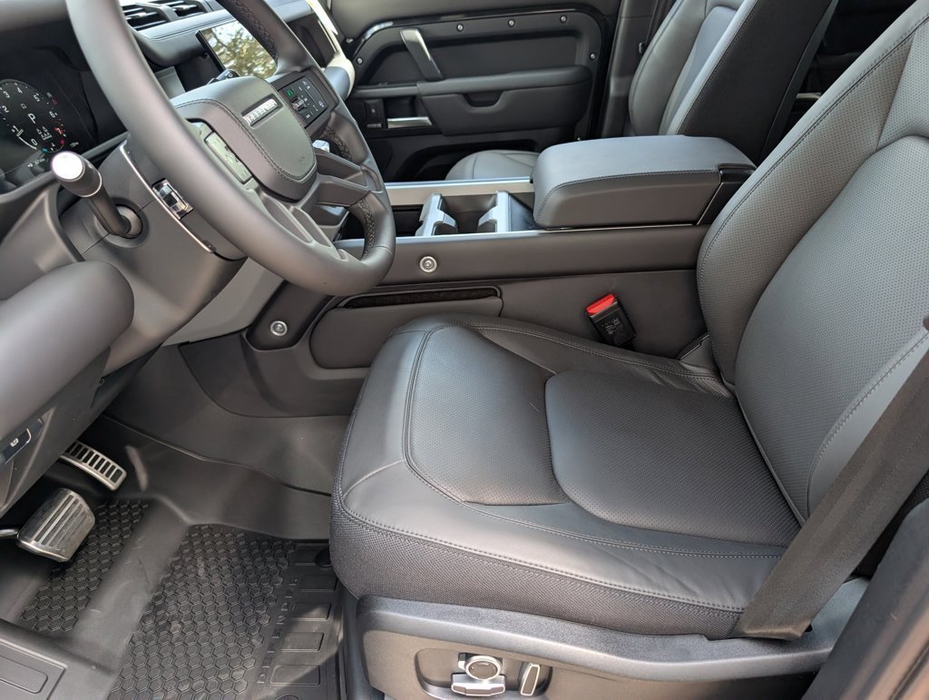New 2026 Santorini Black LAND ROVER V8 image 23