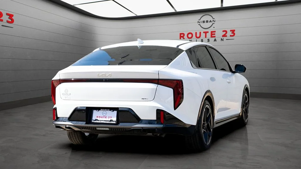 Used 2025 White Kia GT-Line image 8