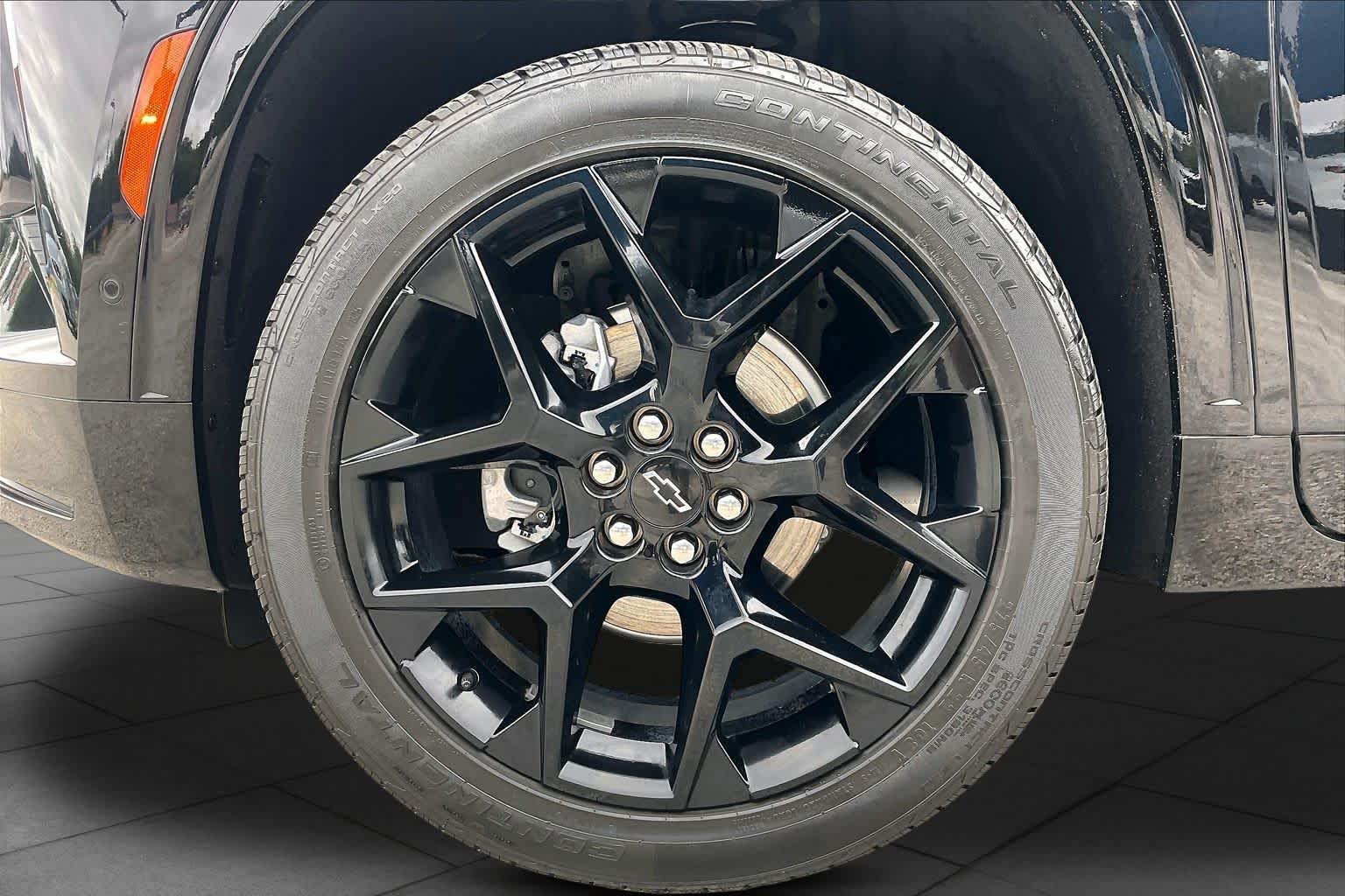 Used 2025 Mosaic Black Metallic Chevrolet FWD RS image 11