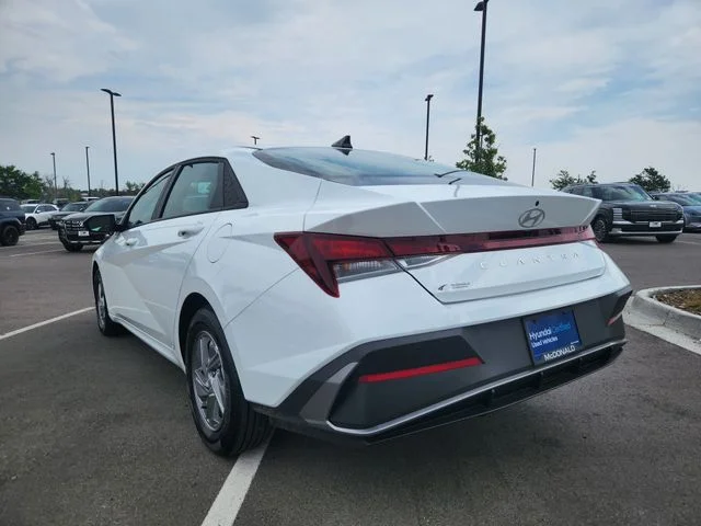 Used 2025 White Hyundai SE image 3