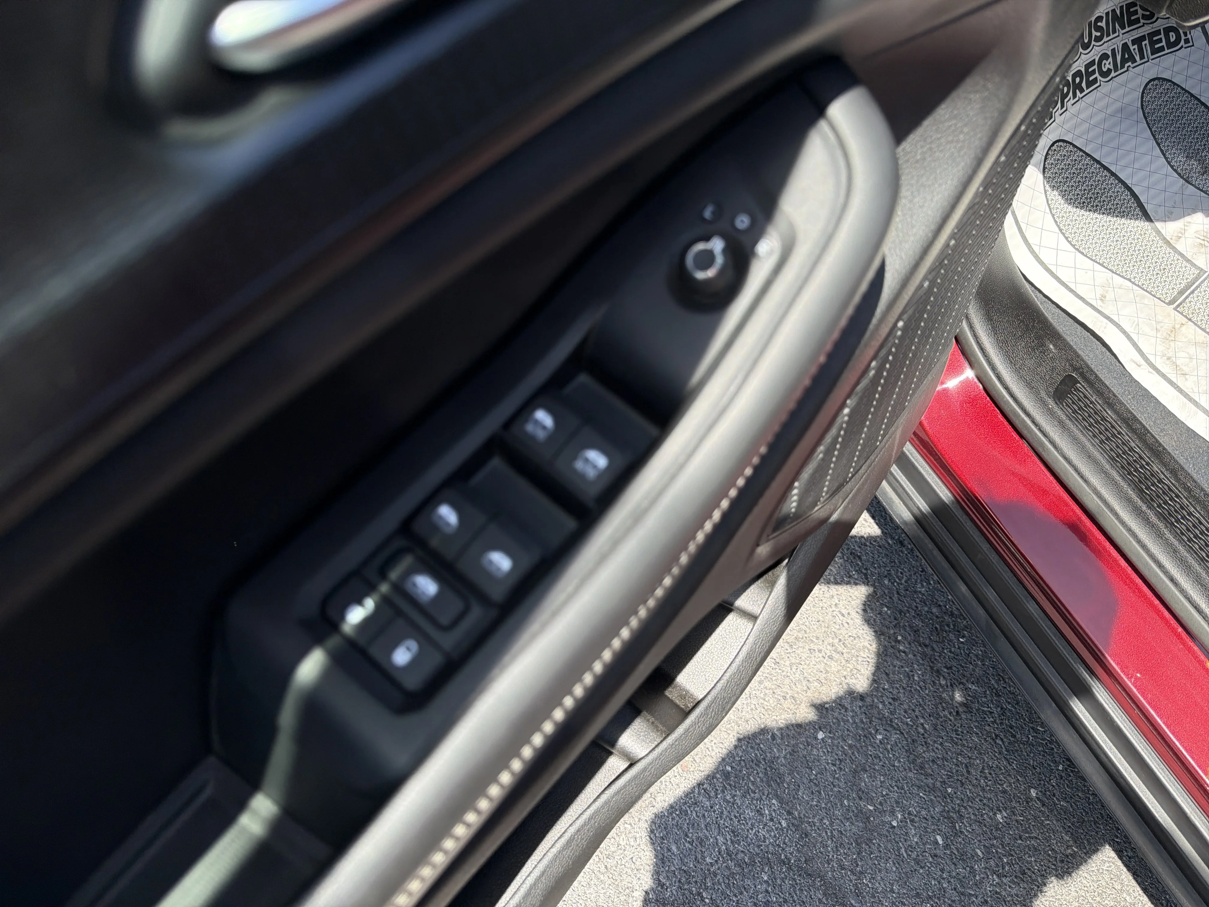 Used 2023 Velvet Red Pearlcoat Jeep Laredo image 17