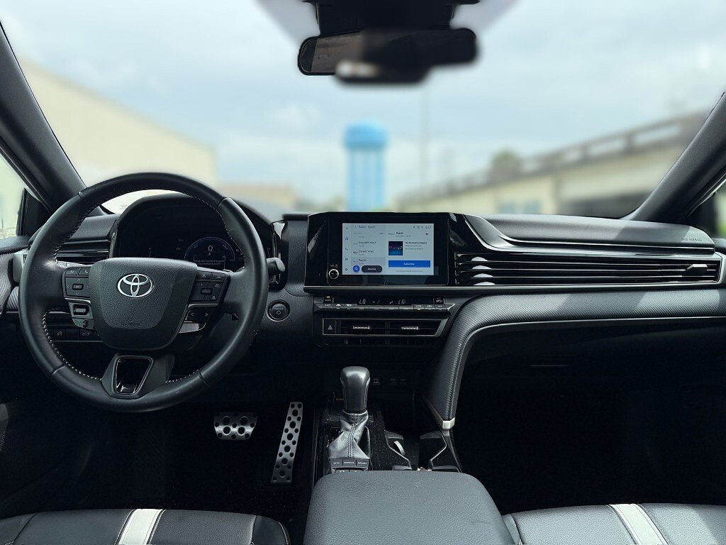Used 2025 Ice Cap Toyota SE image 8