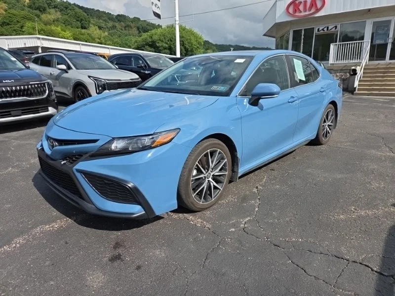 Used 2024  Toyota SE image 3