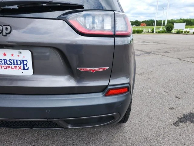 Used 2019 Crystal Metallic Jeep Trailhawk image 12