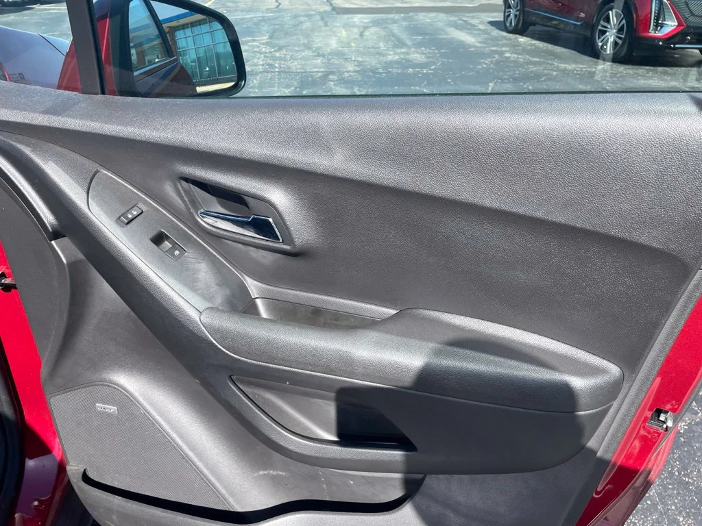 Used 2020 Red Chevrolet LT image 9