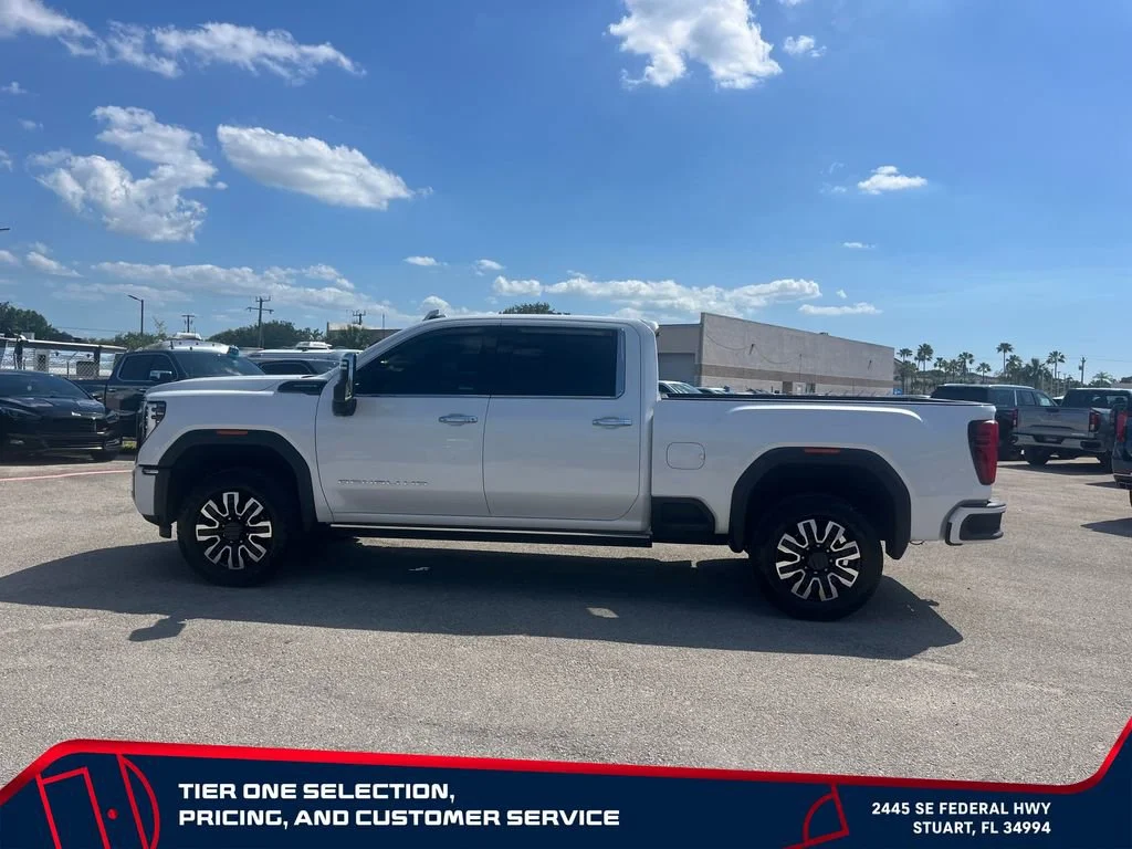 Used 2024 White Frost Tricoat GMC Denali Ultimate image 8