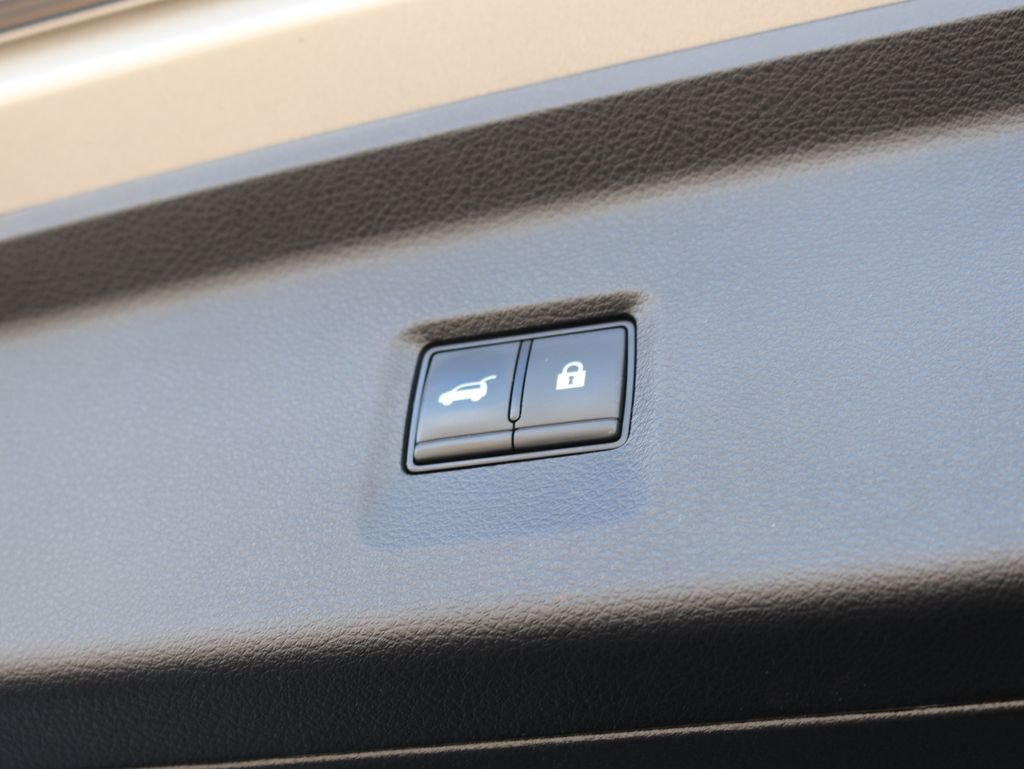 Certified Used 2023 Silver INFINITI LUXE image 35