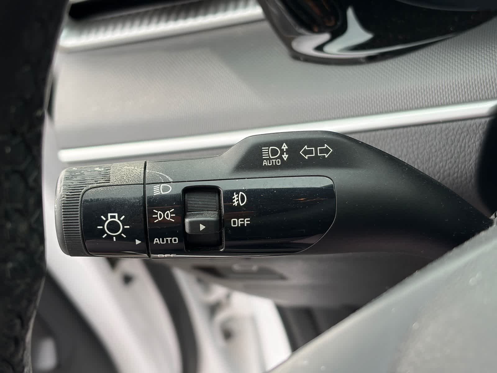 Used 2023 Glacial White Pearl Kia GT-Line image 15