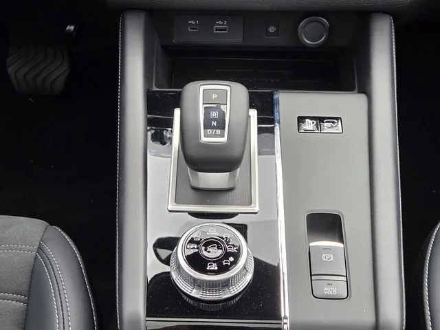 2025 Mitsubishi Outlander Plug-in Hybrid SE - Photo 13