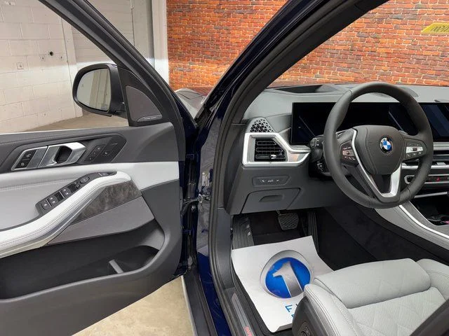 Used 2026 Blue BMW xDrive40i image 9