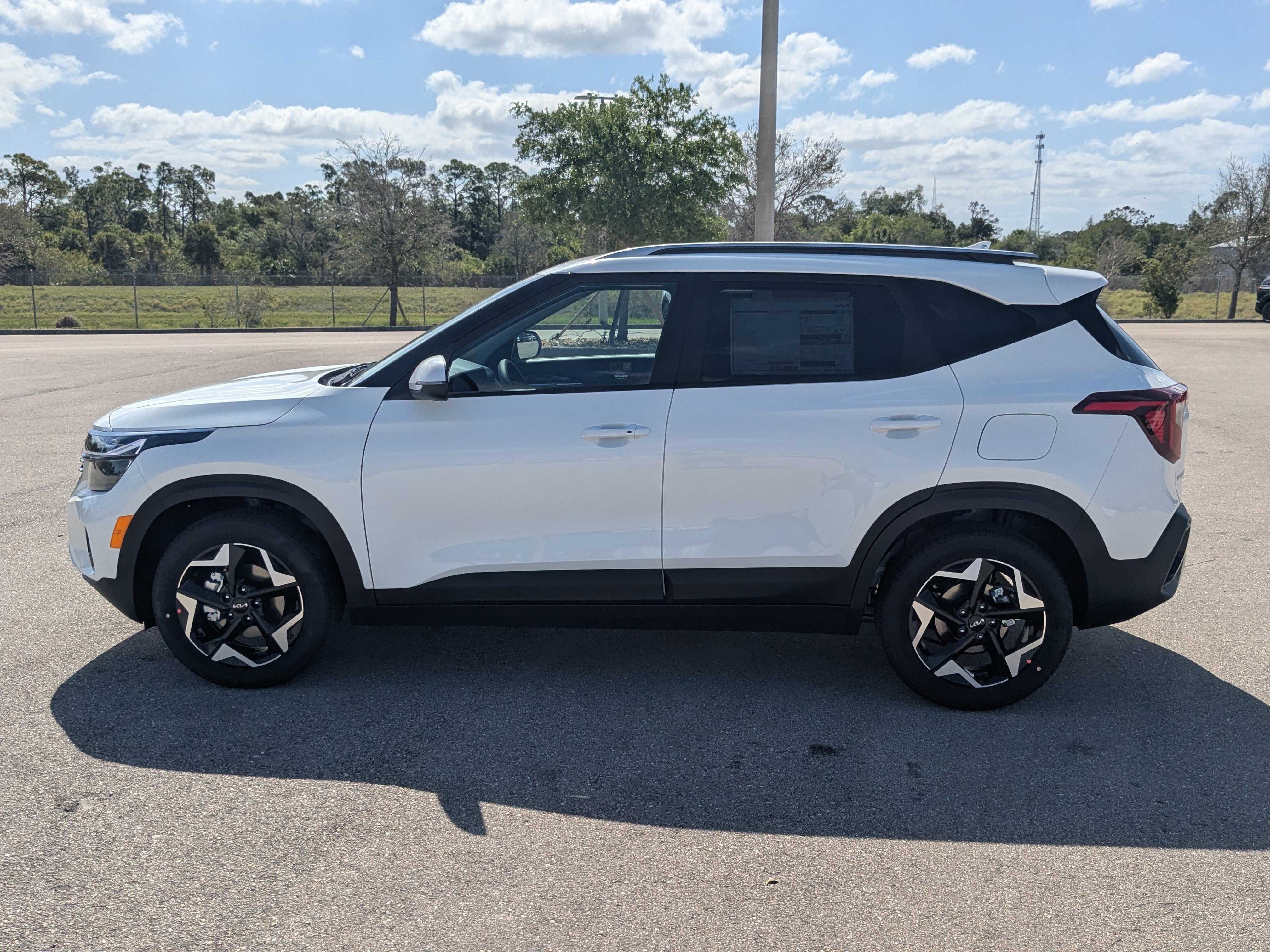 New 2026 Snow White Pearl Kia S image 8