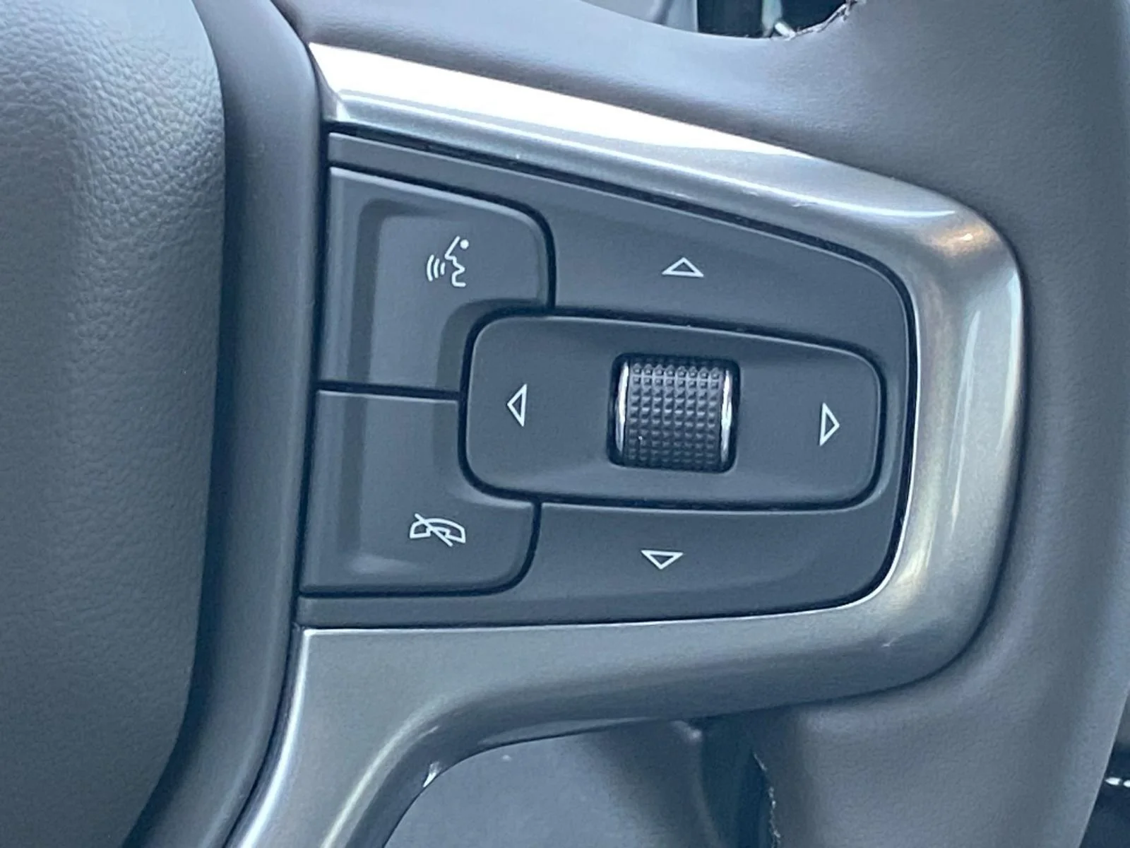 2025 Chevrolet Silverado 1500 LTZ - Photo 10