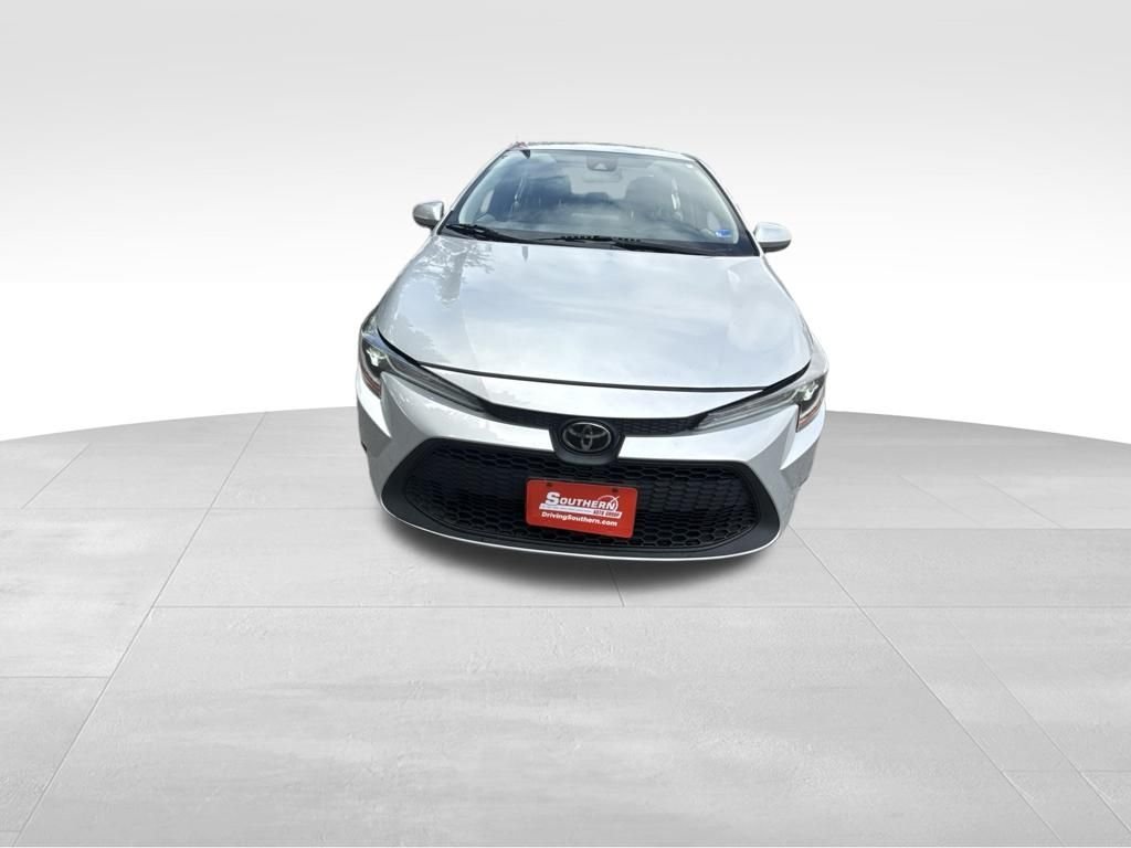Used 2022 Silver Toyota LE image 9