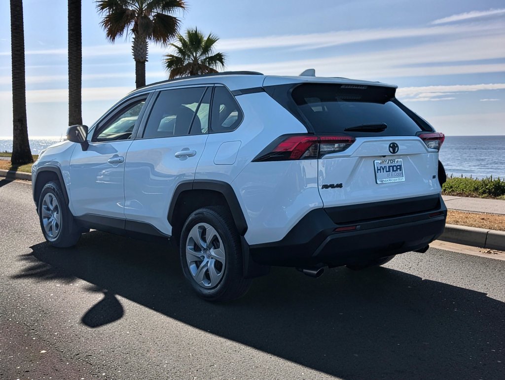2021 Toyota RAV4 LE - Photo 7