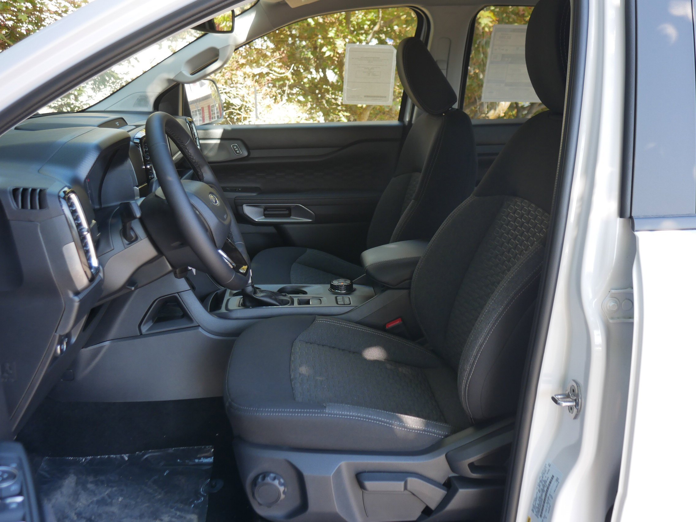 New 2025 Oxford White Ford XLT image 3