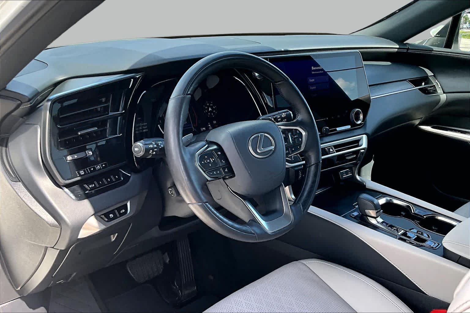 Used 2025 Eminent White Pearl Lexus Premium Plus image 18