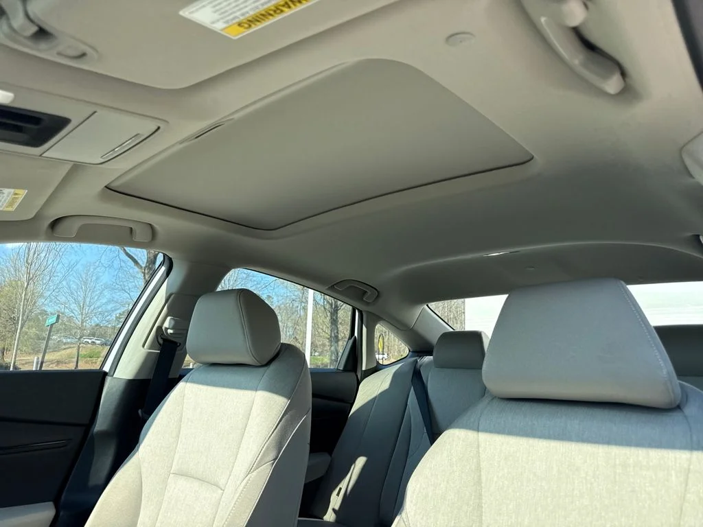 Used 2026 Platinum White Pearl Honda SE image 31