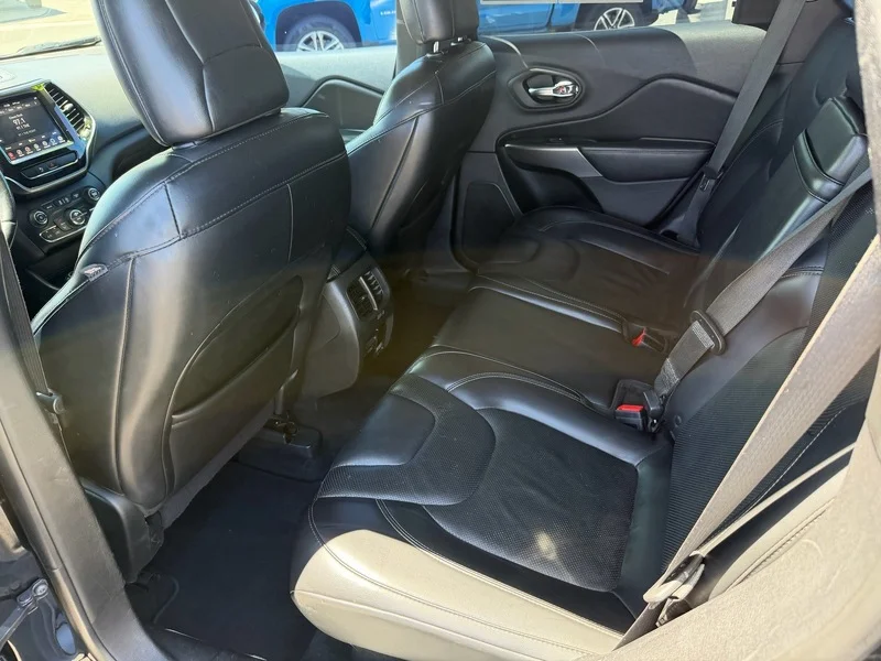 Used 2019 Diamond Black Cry Jeep Limited image 17