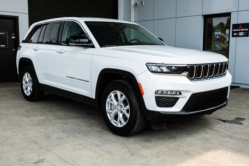 Used 2023 White Jeep Limited image 1