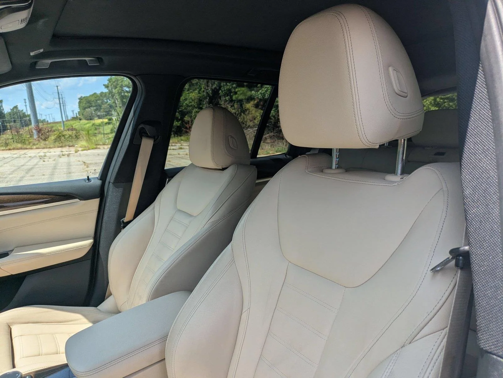 Used 2020 Alpine White BMW sDrive30i image 13