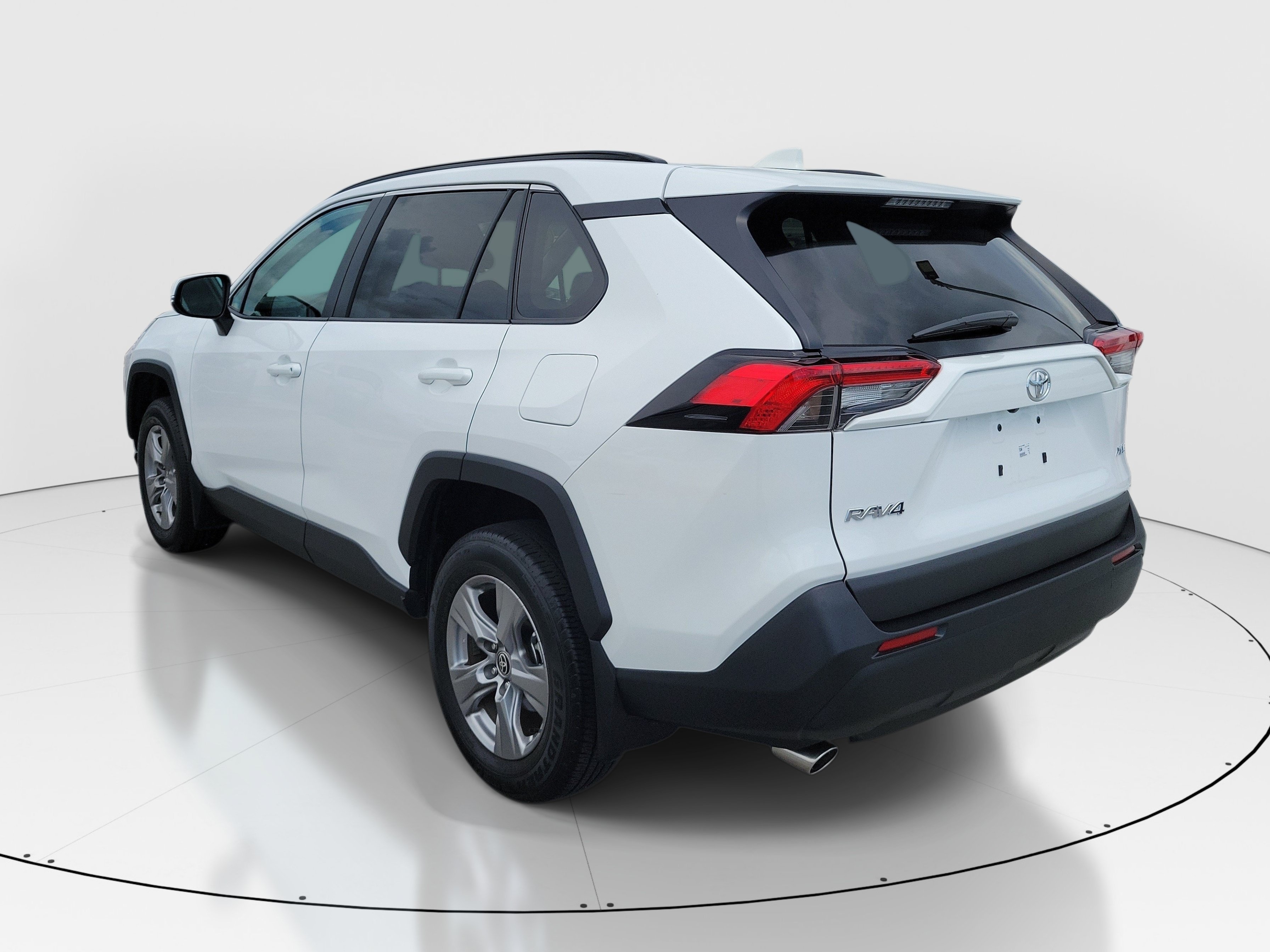 Used 2025 Ice Toyota XLE image 4