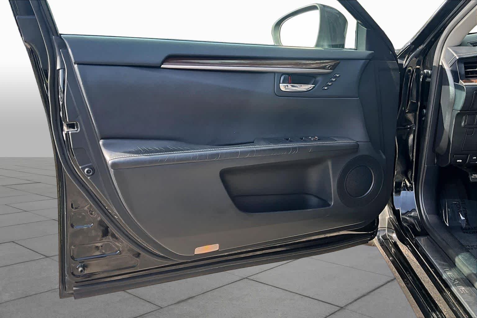 Used 2015 Obsidian Lexus  image 22