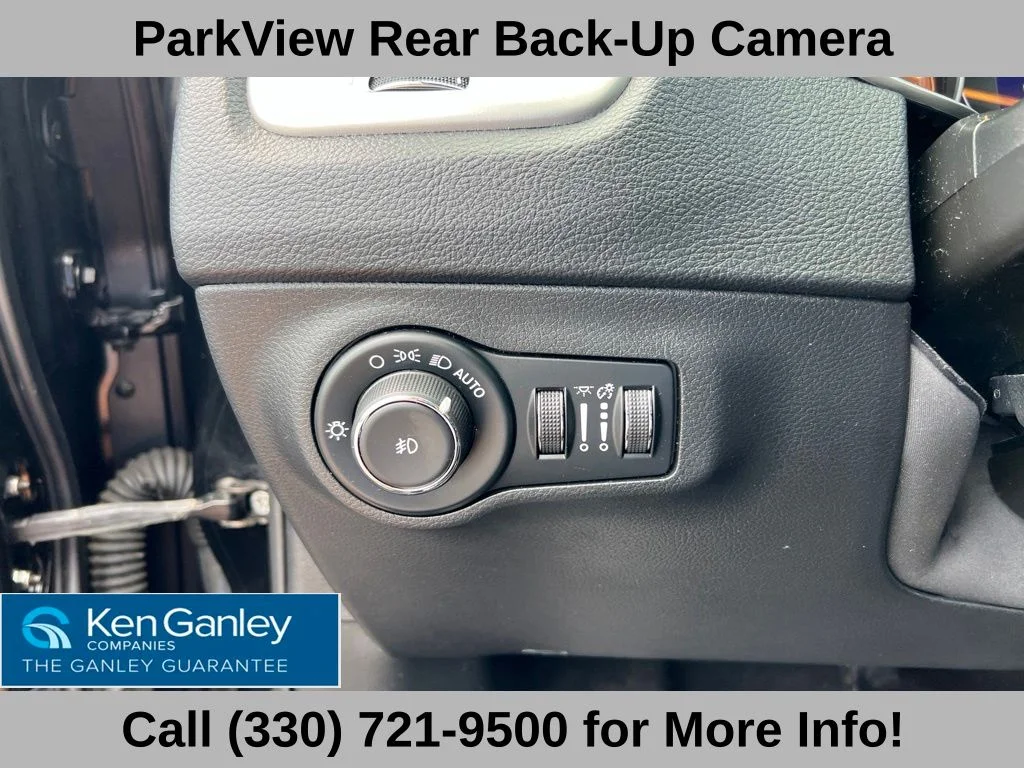 Used 2019 Black Jeep Latitude image 29